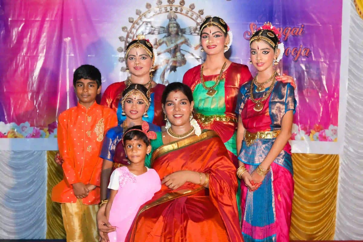 Stage performance by Guru Meenakshi and students