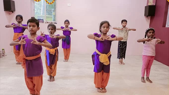 Students performing a Nritta sequence